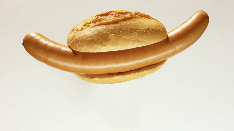 点心,面包,无人,横图,俯视,室内,特写,白天,白色背景,烹饪,西餐,桌面,桌子,阴影,反射,木制,影子,肉,香肠,料理,食品,面点,腊肠,热狗,猪肉,菜肴,美食,肉类,食物,糕点,一个,木制品,快餐,西式,摄影,佳肴,影棚,单个,肉食,西式快餐,垃圾食品,小圆面包,豚肉,彩图,高角度拍摄,影棚拍摄,拍摄