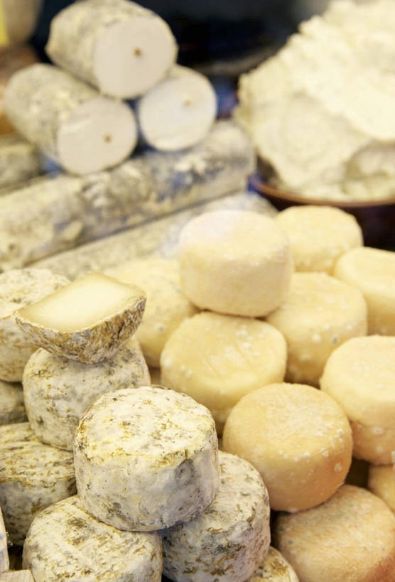 奶酪,无人,商店,竖图,俯视,室内,特写,白天,购物,消费,一堆,许多,堆叠,堆积,朦胧,模糊,干酪,起司,芝士,很多,营养,商铺,乳酪,金融,堆,乳制品,发酵,选购,贸易,蓝纹奶酪,山羊奶酪,血拼,市肆,商号,斯提耳顿干酪,彩图,高角度拍摄,店铺