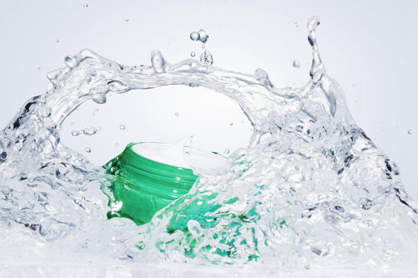 无人,横图,俯视,室内,特写,白天,白色背景,玻璃,阴影,飞溅,溅,反射,液体,影子,水滴,玻璃制品,水珠,玻璃瓶,瓶子,摄影,影棚,喷洒,广口瓶,彩图,高角度拍摄,影棚拍摄,拍摄