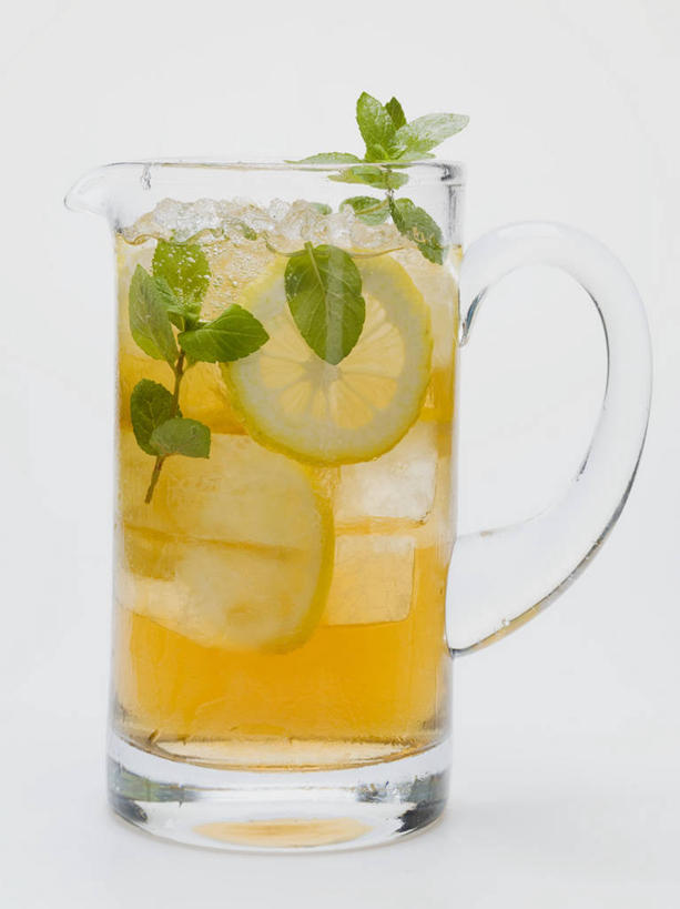 无人,竖图,室内,特写,白天,白色背景,正面,幸福,餐桌,茶,桌子,柠檬,杯子,水果,叶子,切开,阴影,新鲜,反射,影子,生食,茶叶,食品,果实,绿叶,一杯,娱乐,玻璃制品,食物,一个,水杯,切,享受,休闲,温馨,嫩叶,放松,乐趣,摄影,有机食品,绿色食品,影棚,单个,餐台,提神,舒适,醒脑,剖面,切面,冰茶,叶,叶片,玻璃杯,益母果,柠果,彩图,影棚拍摄,拍摄