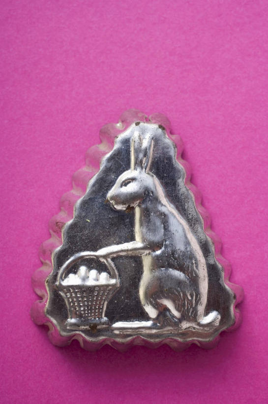 无人,竖图,俯视,室内,特写,白天,餐桌,桌子,复活节,阴影,粉色背景,节日,庆祝,反射,兔子,包装,包装纸,铝箔纸,锡箔纸,影子,纸,纸张,文化,庆典,摄影,影棚,餐台,纪念,包装材料,锡箔,铝箔,彩图,高角度拍摄,影棚拍摄,拍摄