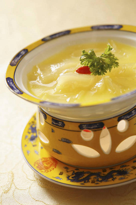 无人,竖图,俯视,室内,特写,白天,烹饪,中餐,餐桌,桌子,南瓜,蔬菜,阴影,新鲜,反射,影子,陶瓷,金瓜,汤,料理,食品,陶瓷制品,菜肴,美食,番瓜,食物,一个,容器,碗,中式,佳肴,有机食品,绿色食品,单个,餐台,储藏,麦瓜,倭瓜,储存,南瓜汤,彩图,高角度拍摄,浙江菜,浙菜,贮存