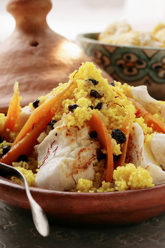 生鱼片,无人,竖图,俯视,室内,特写,白天,烹饪,快乐,餐桌,桌子,葡萄,萝卜,胡萝卜,蔬菜,厨具,阴影,新鲜,反射,影子,陶瓷,肉,鱼肉,鱼片,食品,陶瓷制品,锅,肉类,藏红花,食物,一个,葡萄干,有机食品,绿色食品,单个,餐台,锅具,保护,番红花,肉食,烹饪用具,塔吉锅,西红花,沙西米,乌珠木,烹调用具,山葫芦,蒲桃,草龙珠,红萝卜,甘荀,烹调,彩图,高角度拍摄,刺身