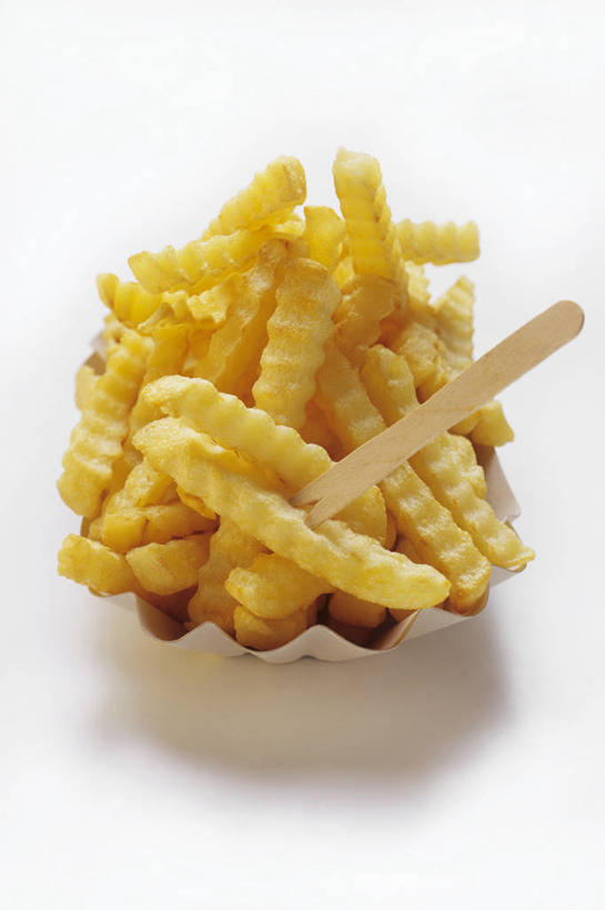 无人,竖图,俯视,室内,特写,白天,白色背景,烹饪,西餐,餐桌,桌子,蔬菜,土豆,一堆,许多,阴影,堆叠,堆积,新鲜,反射,影子,纸盒,料理,食品,很多,薯条,菜肴,美食,盒子,食物,一个,包装盒,快餐,西式,摄影,佳肴,有机食品,绿色食品,影棚,单个,餐台,堆,西式快餐,垃圾食品,馍馍蛋,洋芋,山药蛋,马铃薯,彩图,高角度拍摄,影棚拍摄,拍摄