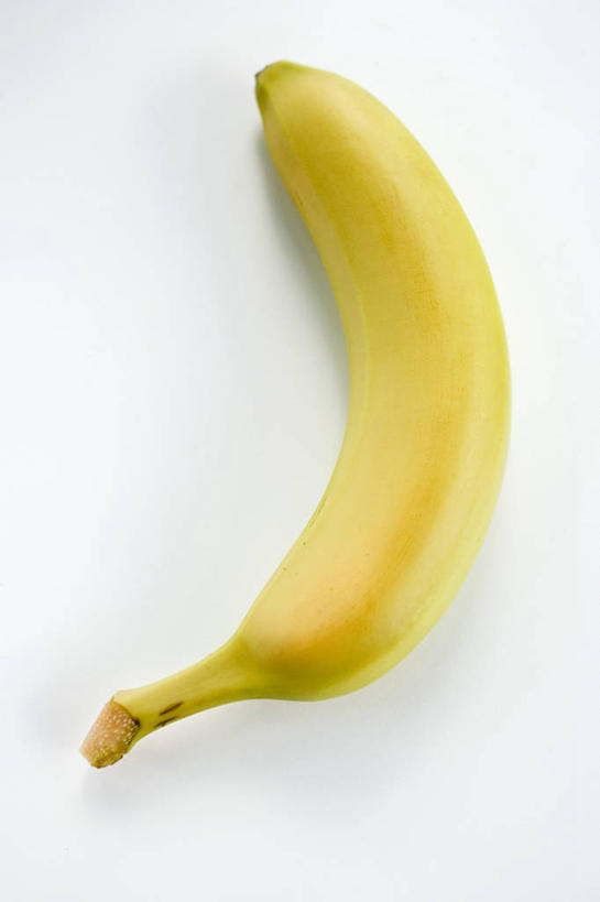 无人,竖图,俯视,室内,特写,白天,白色背景,餐桌,桌子,香蕉,水果,一根,阴影,新鲜,反射,影子,生食,食品,果实,食物,黄色,摄影,有机食品,绿色食品,影棚,餐台,甘蕉,彩图,高角度拍摄,影棚拍摄,拍摄