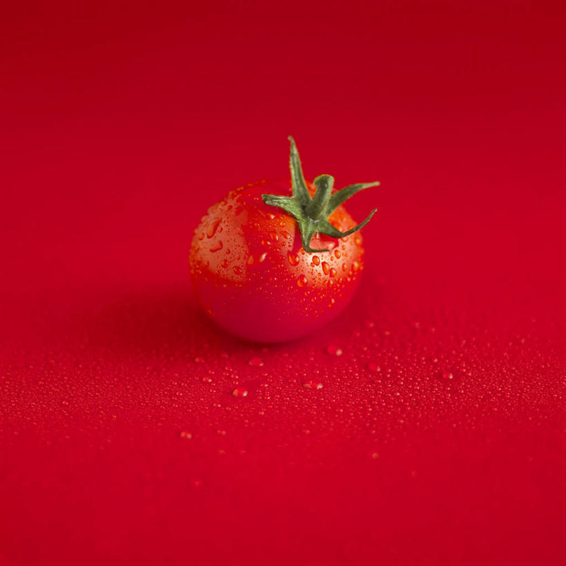 无人,方图,俯视,室内,特写,白天,兴奋,热情,餐桌,桌子,蔬菜,西红柿,阴影,红色背景,新鲜,反射,影子,食品,开放,食物,一个,红色,健康,温暖,奔放,活力,积极,激情,摄影,朝气,有机食品,绿色食品,影棚,单个,餐台,暖色,吉祥,生命,饱满,革命,热烈,赤色,充实,斗志,喜气,主动,番茄,彩图,高角度拍摄,影棚拍摄,欢乐,拍摄