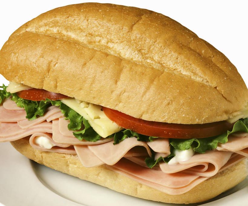 点心,面包,奶酪,无人,横图,俯视,室内,特写,白天,白色背景,烹饪,西餐,餐桌,桌子,西红柿,餐具,阴影,反射,碟子,盘,影子,肉,干酪,起司,三明治,料理,食品,面点,芝士,营养,火腿,猪肉,菜肴,美食,肉类,食物,腌制,糕点,一个,红色,白色,盘子,碟,快餐,乳酪,西式,摄影,佳肴,影棚,单个,餐台,乳制品,发酵,肉食,西式快餐,三文治,豚肉,熏制,火肉,兰熏,猪腿,番茄,彩图,高角度拍摄,影棚拍摄,拍摄