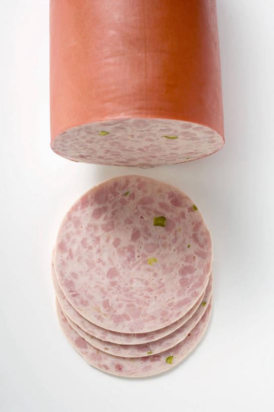 无人,竖图,俯视,室内,特写,白天,白色背景,桌面,桌子,切开,阴影,反射,纹路,木制,纹理,影子,香肠,腊肠,木制品,切,摄影,影棚,剖面,切面,肌理,德式香肠,彩图,高角度拍摄,影棚拍摄,拍摄