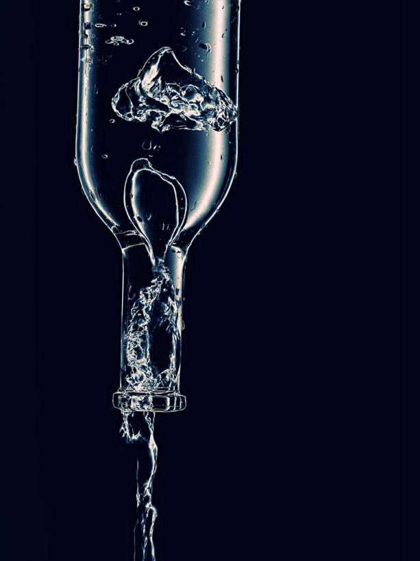 无人,竖图,室内,特写,白天,正面,水,阴影,飞溅,黑色背景,溅,反射,罐子,液体,影子,水滴,玻璃制品,水珠,一个,玻璃瓶,瓶子,摄影,影棚,单个,喷洒,彩图,影棚拍摄,拍摄