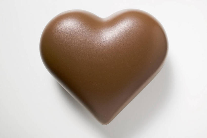 无人,横图,俯视,室内,特写,白天,白色背景,爱情,桌面,桌子,阴影,爱心,反射,木制,影子,食品,糖,糖果,甜点,甜品,浪漫,食物,一个,木制品,甜食,巧克力,温暖,温馨,心形,恩爱,摄影,影棚,单个,朱古力,和睦,心型,彩图,高角度拍摄,影棚拍摄,拍摄,融洽