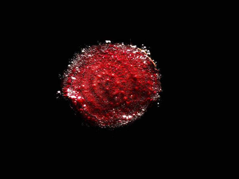 无人,横图,俯视,室内,特写,白天,水,桌面,桌子,蔬菜,阴影,飞溅,黑色背景,新鲜,溅,反射,木制,液体,影子,水滴,食用油,油,食品,甜菜,水珠,食物,红色,木制品,摄影,有机食品,绿色食品,影棚,喷洒,菾菜,彩图,高角度拍摄,影棚拍摄,拍摄