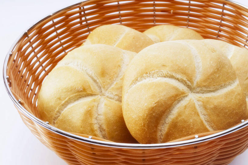 点心,面包,无人,交叉,横图,俯视,室内,特写,白天,白色背景,餐桌,桌子,竹子,一堆,阴影,堆叠,堆积,竹制,编织,反射,篮子,影子,食品,面点,食物,糕点,一个,竹篮,四个,摄影,影棚,单个,餐台,竹条,堆,交织,竹制品,小圆面包,穿插,彩图,高角度拍摄,影棚拍摄,拍摄