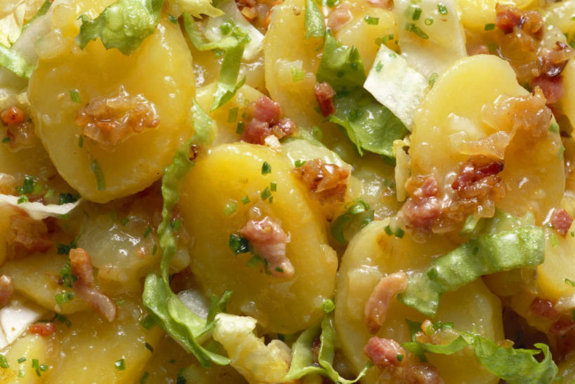 无人,横图,俯视,室内,特写,白天,蔬菜,土豆,一堆,许多,阴影,堆叠,堆积,新鲜,反射,影子,肉,生食,蔬菜沙拉,沙拉,食品,色拉,培根,猪肉,沙律,肉类,食物,有机食品,绿色食品,色拉酱,堆,千岛酱,肉食,豚肉,馍馍蛋,洋芋,山药蛋,马铃薯,彩图,高角度拍摄,烟肉,腌熏