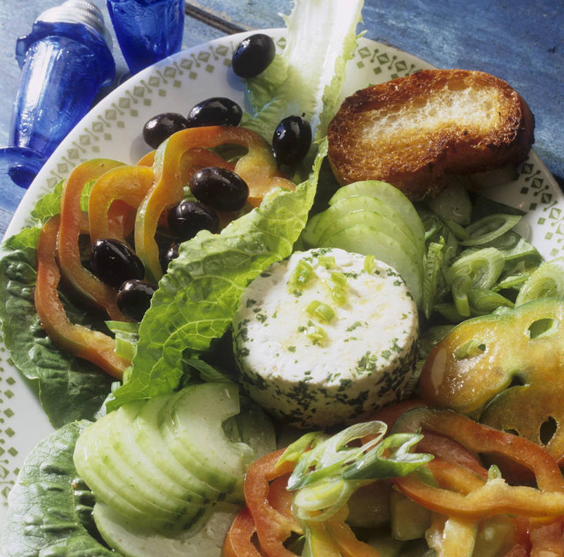 点心,面包,奶酪,无人,横图,俯视,室内,特写,白天,餐桌,桌子,橄榄,辣椒,蔬菜,餐具,一堆,许多,阴影,堆叠,堆积,新鲜,反射,碟子,盘,影子,生菜,莴苣,生食,蔬菜沙拉,干酪,起司,沙拉,食品,面点,芝士,营养,色拉,沙律,食物,糕点,一个,盘子,碟,乳酪,有机食品,绿色食品,单个,餐台,色拉酱,堆,乳制品,千岛酱,发酵,彩椒,辣角,红海椒,大椒,辣虎,广椒,春菜,鹅仔菜,莴仔菜,千金菜,叶用莴苣,青果,白榄,甜椒,柿子椒,辣子,海椒,番椒,灯笼椒,彩图,高角度拍摄