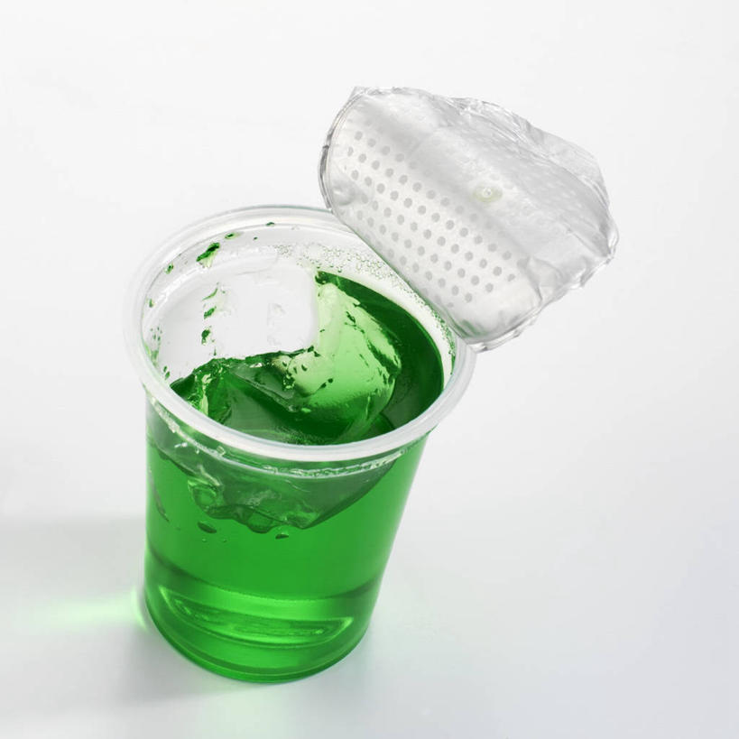 点心,无人,方图,俯视,室内,特写,白天,白色背景,餐桌,桌子,阴影,反射,影子,食品,甜点,甜品,食物,一个,绿色,瓶子,塑料制品,果冻,甜食,零食,塑料瓶,摄影,影棚,单个,餐台,啫喱,彩图,高角度拍摄,影棚拍摄,拍摄