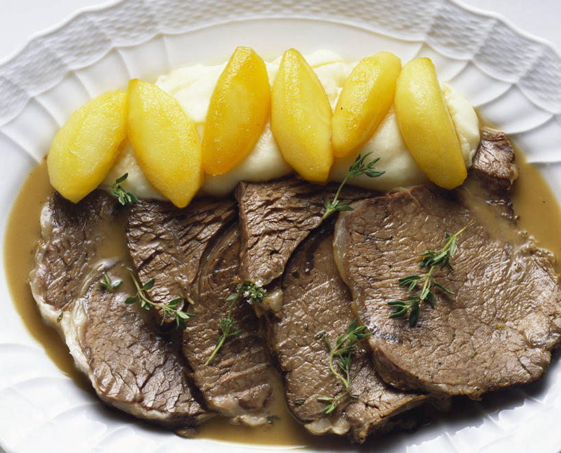 无人,横图,俯视,室内,特写,白天,白色背景,烹饪,西餐,餐桌,桌子,苹果,餐具,水果,阴影,新鲜,反射,碟子,盘,影子,调料,调味,酱料,酱汁,肉,生食,香料,佐料,牛排,牛肉,料理,食品,果实,调味品,调味料,酱,菜肴,美食,肉类,食物,一个,白色,盘子,碟,西式,摄影,佳肴,有机食品,绿色食品,影棚,单个,餐台,迷迭香,配料,肉食,海洋之露,作料,彩图,高角度拍摄,影棚拍摄,拍摄