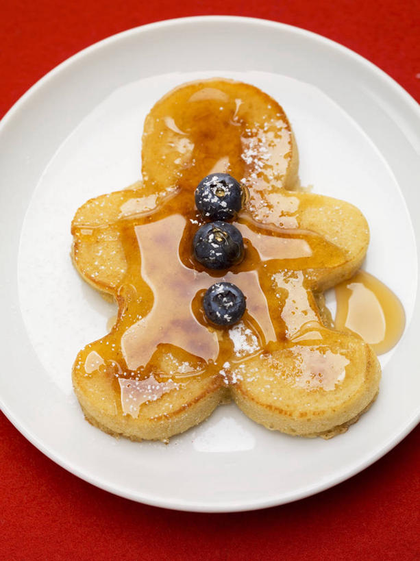 点心,无人,竖图,俯视,室内,特写,白天,餐桌,桌子,浆果,蓝莓,餐具,水果,圣诞节,阴影,红色背景,节日,庆祝,新鲜,人形,反射,粘稠,碟子,盘,影子,调料,生食,食品,糖,果实,调味品,调味料,文化,小吃,食物,糕点,一个,蓝色,白色,盘子,碟,甜食,庆典,摄影,有机食品,绿色食品,影棚,单个,餐台,纪念,糖浆,薄饼,黏稠,姜饼,姜饼人,浓厚,山都柿,蓝浆果,蓝靛果,彩图,高角度拍摄,影棚拍摄,拍摄