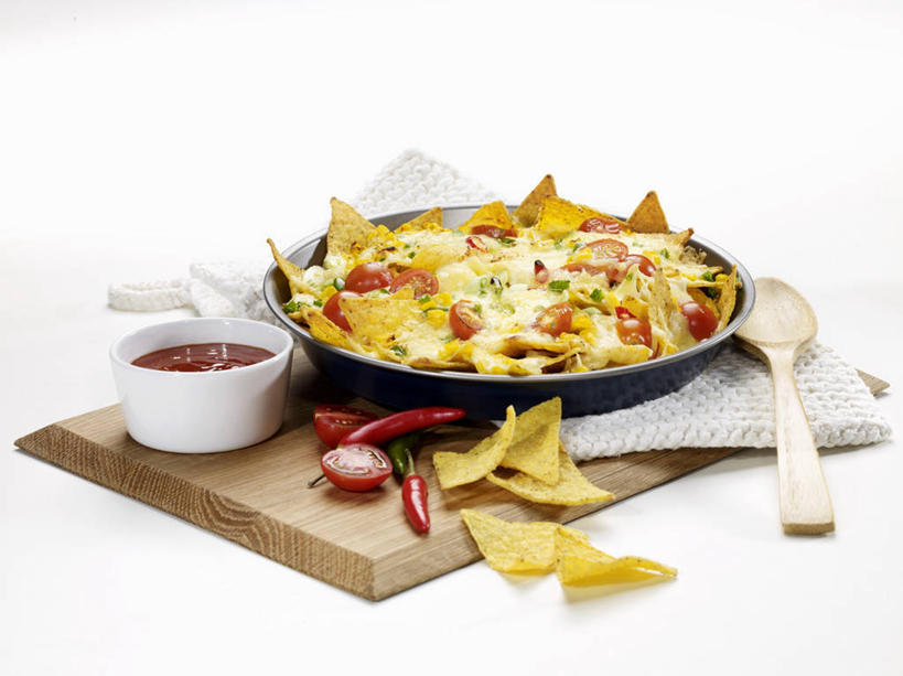 点心,无人,横图,俯视,室内,特写,白天,白色背景,烹饪,餐桌,桌子,草莓,浆果,厨具,水果,金属制品,一堆,许多,阴影,堆叠,堆积,新鲜,反射,金属,木制,锅子,影子,勺子,陶瓷,玉米片,调料,酱料,酱汁,生食,佐料,食品,果实,案板,陶瓷制品,调味品,调味料,锅,酱,砧板,食物,红色,木制品,容器,调羹,汤匙,碗,快餐,零食,摄影,有机食品,绿色食品,影棚,餐台,锅具,储藏,堆,储存,垃圾食品,烹饪用具,烹调用具,洋莓,水果皇后,红莓,地莓,烹调,彩图,高角度拍摄,影棚拍摄,拍摄,贮存