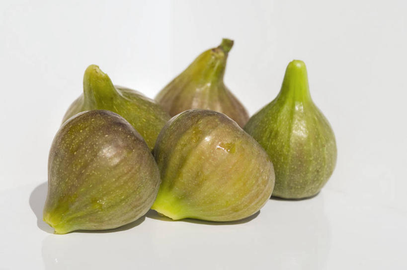 无人,横图,俯视,室内,特写,白天,白色背景,餐桌,桌子,无花果,水果,五个,一排,许多,阴影,新鲜,整齐,反射,影子,生食,食品,果实,食物,排列,摄影,有机食品,绿色食品,影棚,餐台,队列,映日果,树地瓜,奶浆果,蜜果,彩图,高角度拍摄,影棚拍摄,拍摄