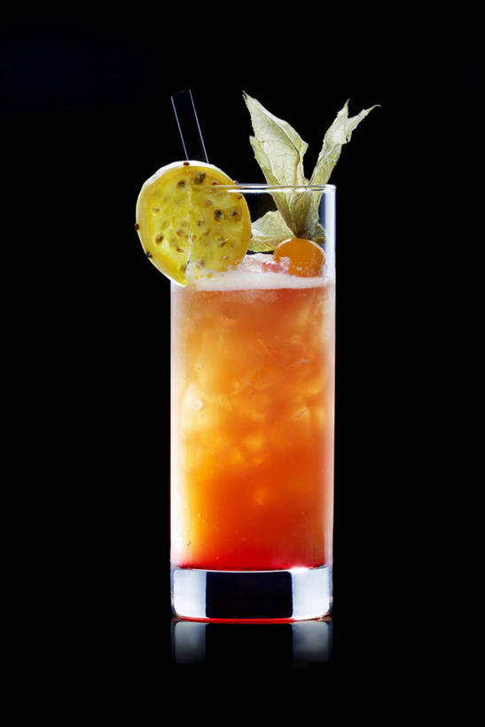 无人,竖图,室内,特写,白天,正面,餐桌,桌子,杯子,水果,阴影,黑色背景,新鲜,反射,影子,冰,生食,冰块,食品,果实,伏特加,酒类,一杯,冷冻,玻璃制品,酒,食物,一个,水杯,寒冷,摄影,有机食品,绿色食品,影棚,冷藏,单个,餐台,冰冷,蒸馏酒,保鲜,玻璃杯,彩图,影棚拍摄,拍摄