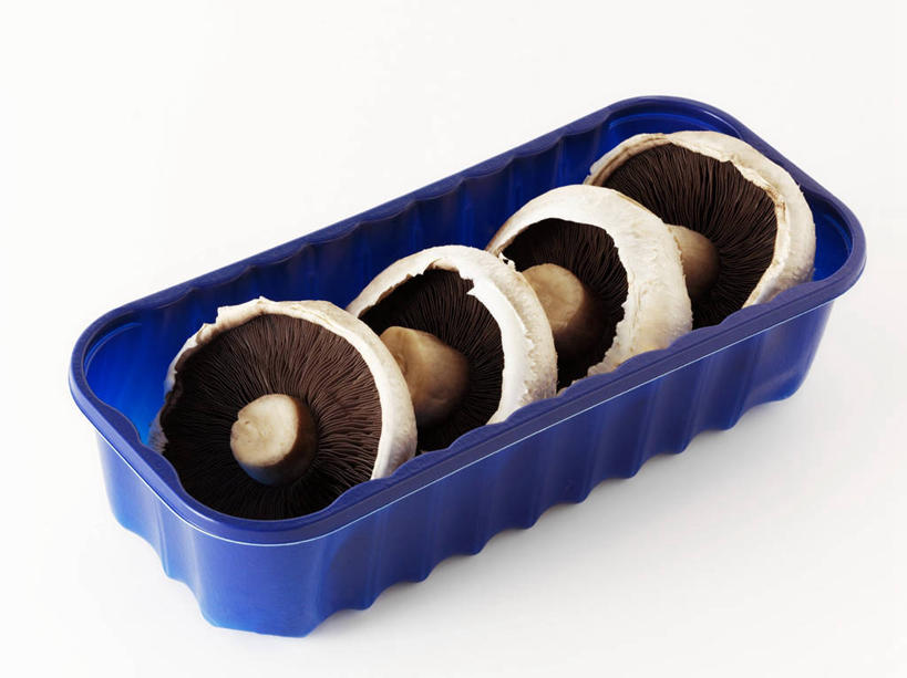 无人,横图,俯视,室内,特写,白天,白色背景,餐桌,桌子,蔬菜,一排,阴影,新鲜,整齐,反射,影子,菌菇,蘑菇,食品,菌类,食物,排列,蓝色,容器,四个,食用菌,摄影,有机食品,绿色食品,影棚,餐台,储藏,储存,队列,彩图,高角度拍摄,影棚拍摄,拍摄,贮存