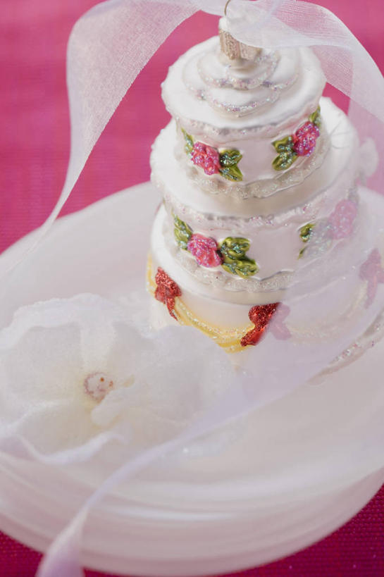 点心,无人,竖图,俯视,室内,特写,白天,下午茶,植物,餐桌,桌子,圣诞节,阴影,粉色背景,节日,庆祝,装饰,盛开,反射,丝绸,丝带,影子,食品,圣诞树,缎带,花蕾,文化,绸带,花,花瓣,花朵,鲜花,树,树木,食物,糕点,绿色,自然,花苞,花蕊,庆典,摄影,影棚,生长,成长,餐台,纪念,华丽,修饰,点缀,衬托,美观,雅致,雅观,彩图,高角度拍摄,影棚拍摄,拍摄,蛋糕