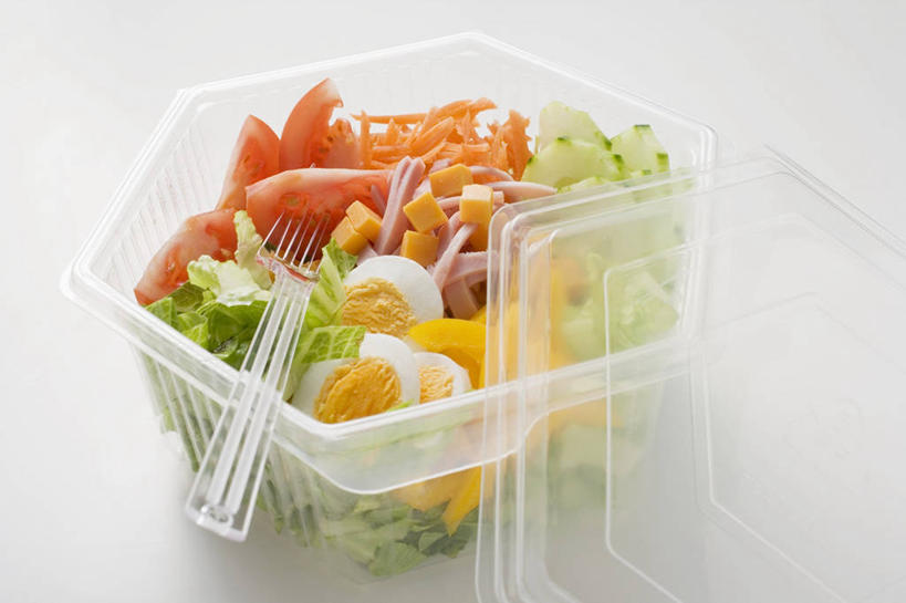 无人,横图,俯视,室内,特写,白天,白色背景,餐桌,桌子,萝卜,胡萝卜,蔬菜,西红柿,一堆,许多,阴影,堆叠,堆积,新鲜,反射,影子,塑料,生菜,莴苣,蛋,鸡蛋,生食,蔬菜沙拉,沙拉,食品,色拉,沙律,食物,一个,红色,容器,塑料制品,碗,摄影,有机食品,绿色食品,影棚,单个,餐台,色拉酱,储藏,堆,储存,千岛酱,春菜,鹅仔菜,莴仔菜,千金菜,卵,叶用莴苣,红萝卜,甘荀,番茄,彩图,高角度拍摄,影棚拍摄,拍摄,贮存