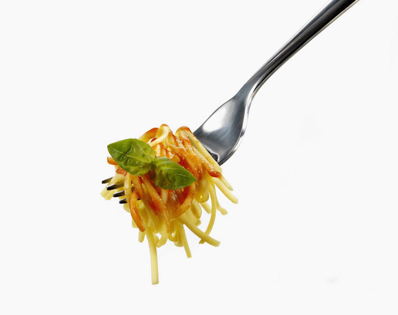 面食,面条,意大利面,无人,横图,室内,特写,白天,白色背景,正面,西餐,植物,餐具,一把,一堆,许多,阴影,堆叠,堆积,反射,叉子,影子,调料,酱料,酱汁,面,茄汁,香料,佐料,料理,食品,草药,调味品,调味料,番茄酱,酱,中药,食物,香草,西式,摄影,影棚,堆,罗勒,紫苏,药材,中草药,餐叉,九层塔,圣约瑟夫草,甜罗勒,兰香,中药材,本草,进餐用具,彩图,影棚拍摄,拍摄