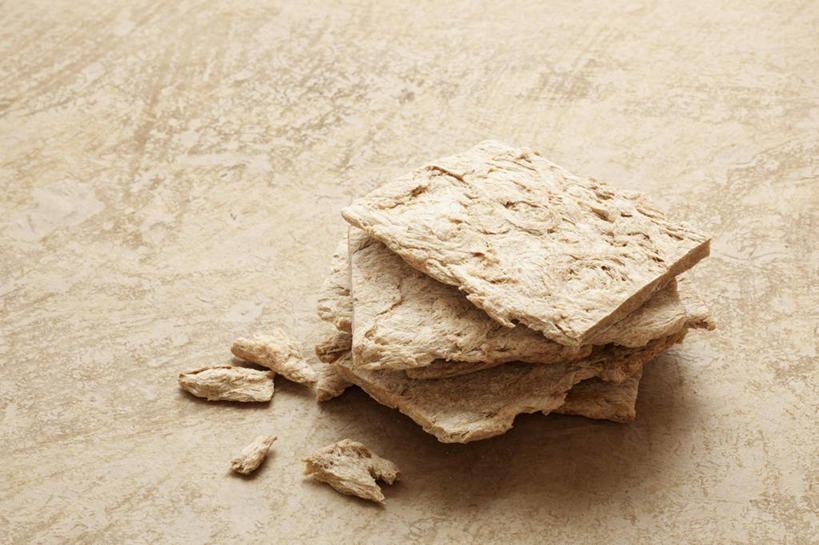 点心,无人,横图,俯视,室内,特写,白天,桌面,桌子,一排,阴影,整齐,反射,木制,影子,食品,食物,排列,木制品,饼干,零食,堆,队列,彩图,高角度拍摄