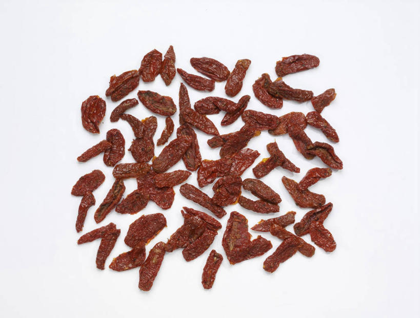 无人,横图,俯视,室内,特写,白天,白色背景,桌面,桌子,蔬菜,西红柿,许多,阴影,新鲜,反射,木制,影子,食品,很多,番茄干,食物,木制品,摄影,有机食品,绿色食品,影棚,番茄,彩图,高角度拍摄,影棚拍摄,拍摄,日晒番茄干