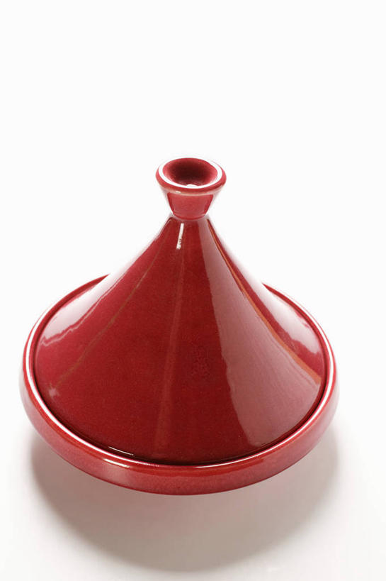 无人,竖图,俯视,室内,特写,白天,白色背景,烹饪,餐桌,桌子,静物,厨具,阴影,反射,影子,陶瓷,陶瓷制品,锅,一个,红色,摄影,影棚,单个,餐台,锅具,烹饪用具,塔吉锅,烹调用具,烹调,彩图,高角度拍摄,影棚拍摄,拍摄