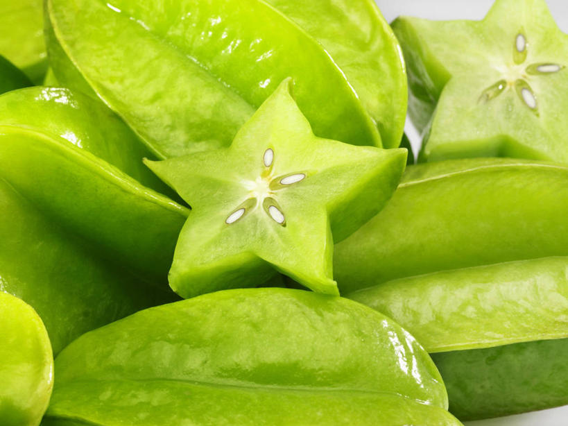 无人,横图,俯视,室内,特写,白天,餐桌,桌子,水果,一堆,切开,阴影,堆叠,堆积,新鲜,反射,影子,生食,食品,果实,食物,绿色,杨桃,切,有机食品,绿色食品,餐台,堆,五敛子,三廉子,阳桃,洋桃,剖面,切面,彩图,高角度拍摄