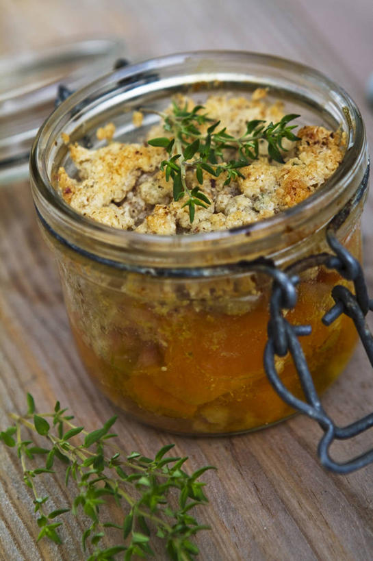 无人,竖图,俯视,室内,特写,白天,餐桌,桌子,玻璃,阴影,芳香,反射,影子,调味,香料,佐料,玻璃制品,一个,玻璃瓶,瓶子,果酱,香草,单个,餐台,吉祥,百里香,麝香草,配料,广口瓶,如意,勇气,作料,勇敢,地椒,自尊,不屈,果子酱,平安,彩图,高角度拍摄