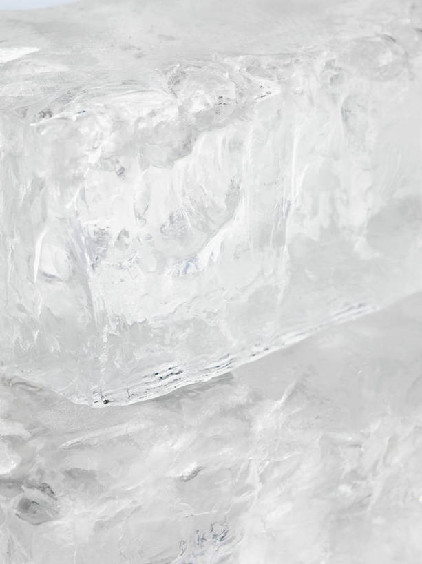 无人,竖图,俯视,室内,特写,白天,阴影,透明,反射,影子,冰,冰块,冷冻,寒冷,冷藏,冰冷,保鲜,通明,彩图,高角度拍摄