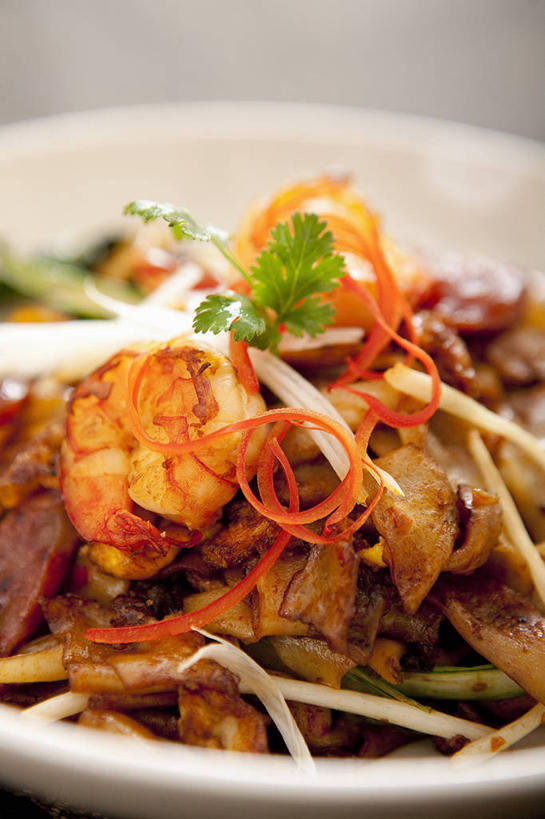 面食,面条,无人,竖图,俯视,室内,特写,白天,烹饪,中餐,餐桌,桌子,萝卜,胡萝卜,蔬菜,一堆,许多,阴影,堆叠,堆积,朦胧,模糊,新鲜,反射,影子,陶瓷,豆芽,面,虾,料理,食品,陶瓷制品,菜肴,美食,大虾,米粉,食物,一个,白色,容器,碗,中式,佳肴,有机食品,绿色食品,对虾,单个,餐台,储藏,堆,储存,豆芽菜,斑节虾,芽苗菜,东方对虾,中国对虾,红萝卜,甘荀,彩图,高角度拍摄,米面,贮存