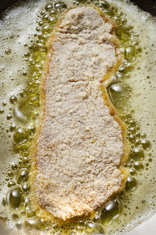 无人,竖图,俯视,室内,特写,白天,烹饪,厨具,金属制品,阴影,朦胧,模糊,融化,反射,金属,锅子,影子,肉,黄油,牛肉,锅,肉类,煎锅,锅具,乳制品,白脱油,肉食,烹饪用具,熔化,乳脂,溶化,熔解,消溶,烹调用具,烹调,彩图,高角度拍摄