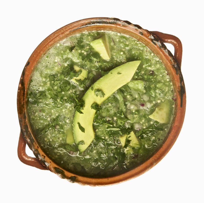 无人,横图,俯视,室内,特写,白天,白色背景,烹饪,西餐,餐桌,桌子,蔬菜,西红柿,小番茄,厨具,水果,新鲜,锅子,砂锅,陶瓷,生食,汤,料理,食品,果实,陶瓷制品,蔬果,锅,菜肴,美食,食物,一个,酪梨,鳄梨,西式,摄影,佳肴,有机食品,绿色食品,影棚,单个,餐台,锅具,油梨,烹饪用具,奶油汤,樟梨,羹汤,小西红柿,樱桃小番茄,珍珠小番茄,烹调用具,牛油果,樱桃番茄,圣女果,番茄,烹调,彩图,高角度拍摄,影棚拍摄,拍摄