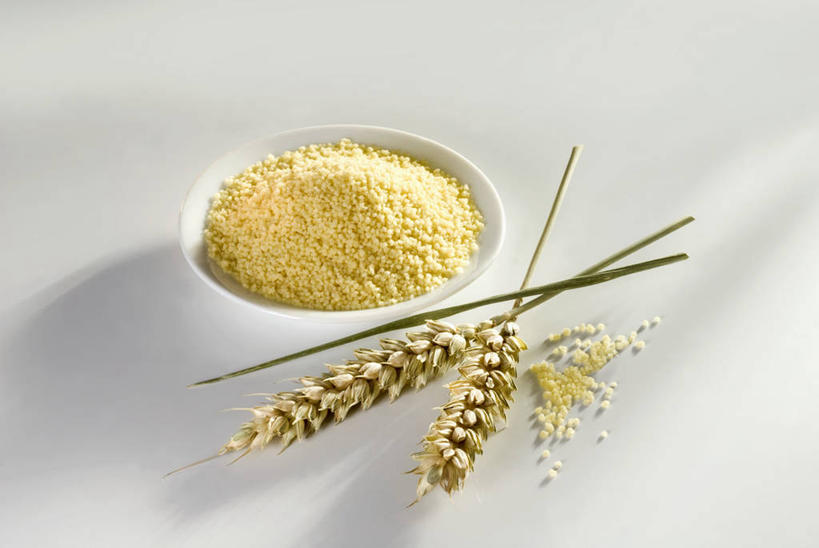 无人,横图,俯视,室内,特写,白天,白色背景,农作物,小麦,餐桌,桌子,一堆,阴影,堆叠,堆积,反射,粉末,影子,陶瓷,谷物,面粉,陶瓷制品,粮食,一个,容器,碗,粉,摄影,麦子,影棚,单个,餐台,储藏,堆,农产品,储存,原材料,粉状,彩图,高角度拍摄,影棚拍摄,拍摄,贮存