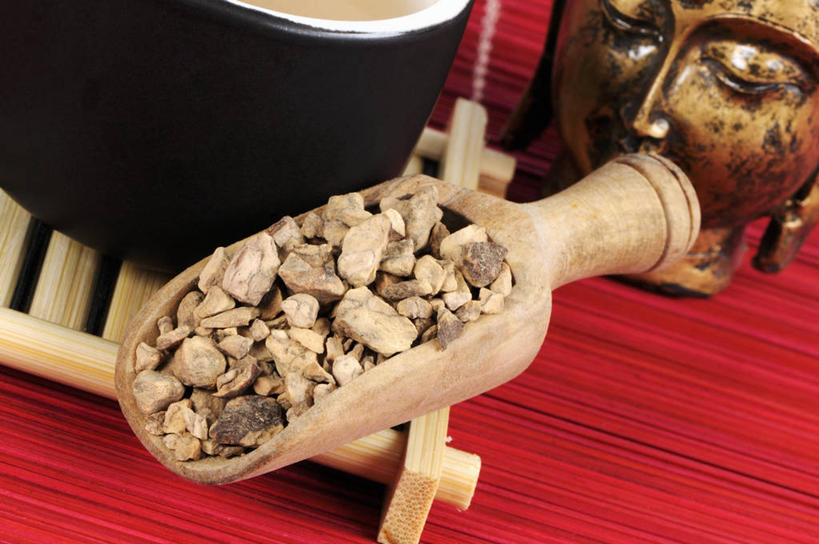 脸,头,脸颊,无人,横图,俯视,室内,特写,白天,植物,餐桌,桌子,雕塑,一堆,许多,阴影,堆叠,堆积,艺术,装饰,反射,木制,雕刻,雕像,影子,勺子,草药,药草,很多,中药,一个,木制品,工艺品,调羹,汤匙,清热,单个,餐台,纪念,堆,美术,解暑,主题,药材,中草药,陈列,中药材,本草,一尊,功能,美学,头部,脸部,脸蛋,面部,彩图,高角度拍摄,虎杖