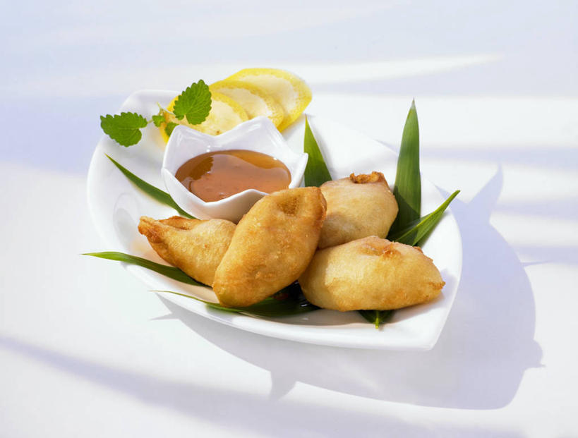 点心,面食,蜂蜜,无人,横图,俯视,室内,特写,白天,白色背景,早餐,餐桌,桌子,香蕉,餐具,水果,叶子,阴影,新鲜,反射,碟子,盘,影子,陶瓷,生食,油炸,料理,食品,果实,绿叶,陶瓷制品,美食,食物,两个,盘子,容器,碟,碗,中式,嫩叶,早点,摄影,麻花,有机食品,绿色食品,影棚,餐台,储藏,油条,储存,花蜜,止痛,解毒,冬酿,石蜜,叶,叶片,甘蕉,彩图,高角度拍摄,影棚拍摄,早饭,拍摄,油果子,油馍,油炸果,油炸桧,贮存