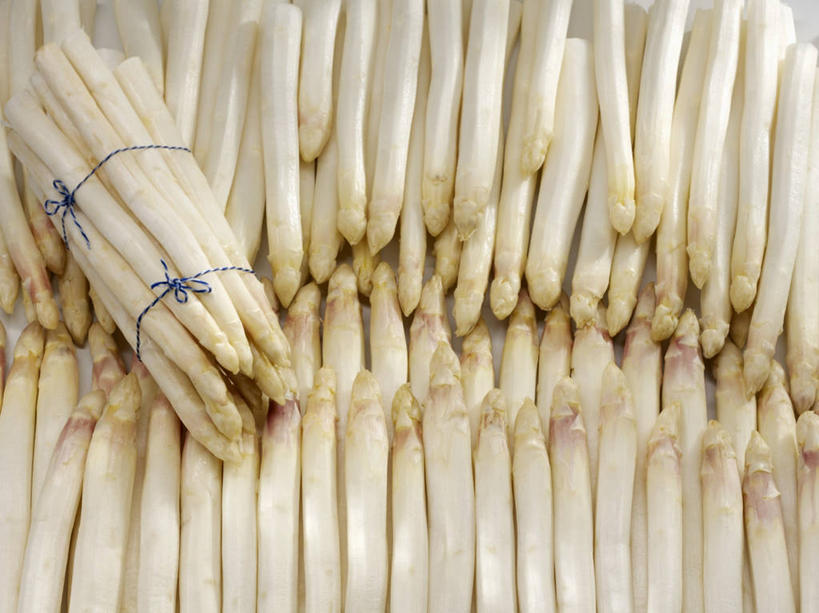 无人,横图,俯视,室内,特写,白天,芦笋,一堆,许多,阴影,堆叠,堆积,反射,影子,绳子,堆,捆绑,绳索,绑缚,猪尾巴,药鸡豆子,石刁柏,蚂蚁杆,龙须菜,狼尾巴根,彩图,高角度拍摄