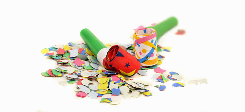 无人,横图,俯视,彩色,室内,特写,白天,白色背景,游戏,餐桌,桌子,静物,玩具,一堆,许多,阴影,堆叠,堆积,朦胧,模糊,装饰,反射,影子,纸屑,玩,娱乐,休闲,益智,摄影,影棚,餐台,活动,堆,五颜六色,华丽,修饰,碎纸,点缀,发泄,消遣,智力,五彩缤纷,碎纸条,宣泄,衬托,美观,雅致,雅观,绚烂,五彩纸屑,吹卷,玩耍,嬉戏,彩图,高角度拍摄,影棚拍摄,拍摄