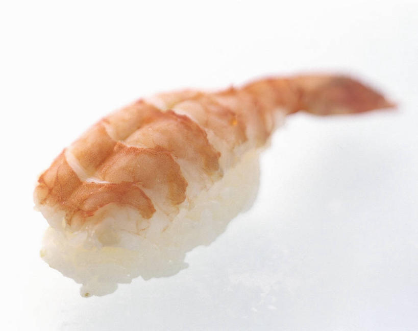 米饭,寿司,无人,横图,俯视,室内,特写,白天,白色背景,烹饪,阴影,反射,影子,虾,日本料理,料理,食品,饭,菜肴,美食,大虾,食物,一个,日式料理,日式,摄影,佳肴,影棚,对虾,单个,五谷,手握寿司,醋饭,斑节虾,握寿司,押寿司,四喜饭,东方对虾,中国对虾,彩图,高角度拍摄,影棚拍摄,拍摄