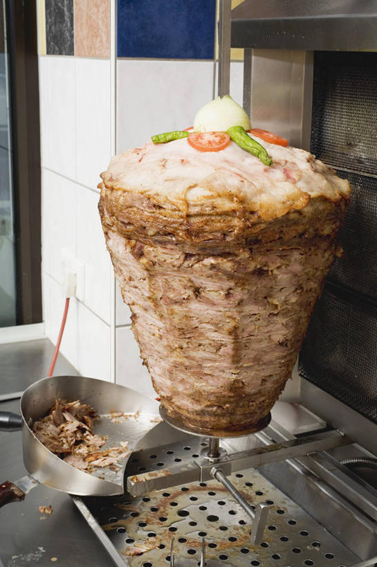 无人,餐厅,竖图,室内,特写,白天,正面,烹饪,金属制品,阴影,反射,金属,影子,料理,食品,烤肉,菜肴,美食,食物,容器,碗,佳肴,储藏,储存,土耳其料理,土耳其烤肉,土耳其菜,彩图,餐馆,饭店,饭馆,卡巴,旋转烤肉,贮存