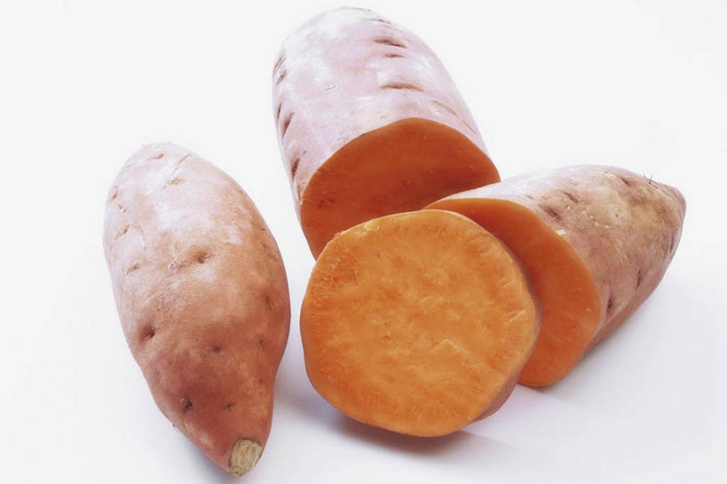 无人,横图,俯视,室内,特写,白天,白色背景,桌面,桌子,红薯,蔬菜,切开,阴影,新鲜,反射,木制,影子,食品,食物,木制品,切,摄影,有机食品,绿色食品,影棚,剖面,切面,山芋,甘薯,番薯,地瓜,彩图,高角度拍摄,影棚拍摄,拍摄