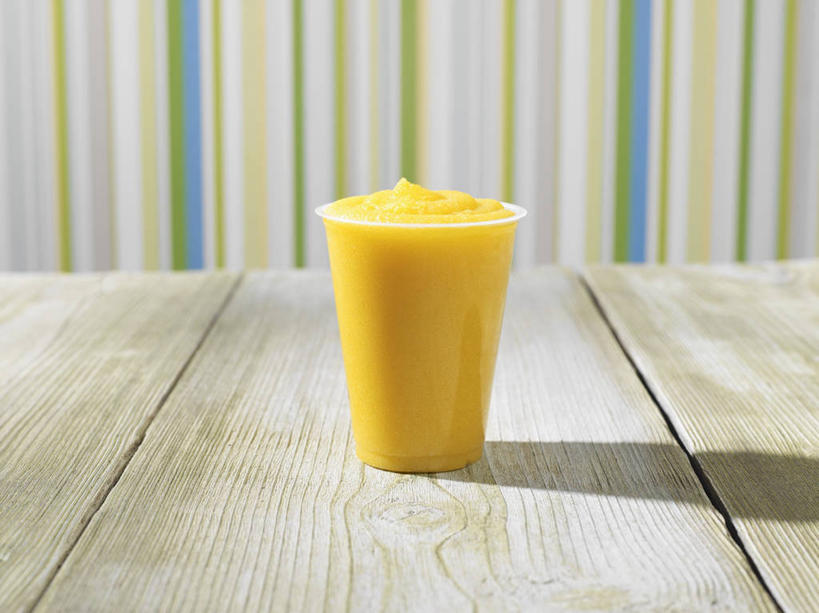 果汁,无人,横图,室内,特写,白天,正面,桌面,桌子,杯子,阴影,条纹,反射,木制,影子,墙,冰,橙汁,饮品,一杯,清凉,冷冻,墙壁,墙面,玻璃制品,饮料,木制品,水杯,冷饮,舒服,寒冷,刨冰,冷藏,沙冰,解暑,甜橙,可口,解渴,舒爽,消暑,保鲜,适口,玻璃杯,橙子,橙,彩图,鹄壳,黄橙,黄果,金橙,金环,金球,糖橙