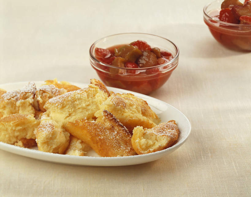 点心,豆腐,煎饼,奶酪,无人,横图,俯视,室内,特写,白天,桌面,桌子,草莓,浆果,餐具,水果,玻璃,阴影,朦胧,模糊,新鲜,反射,木制,碟子,盘,影子,生食,干酪,起司,食品,果实,芝士,营养,文化,小吃,玻璃制品,食物,糕点,盘子,木制品,容器,碟,碗,乳酪,摄影,有机食品,绿色食品,影棚,储藏,乳制品,豆制品,储存,发酵,洋莓,水果皇后,红莓,地莓,彩图,高角度拍摄,影棚拍摄,拍摄,玉米煎饼,贮存