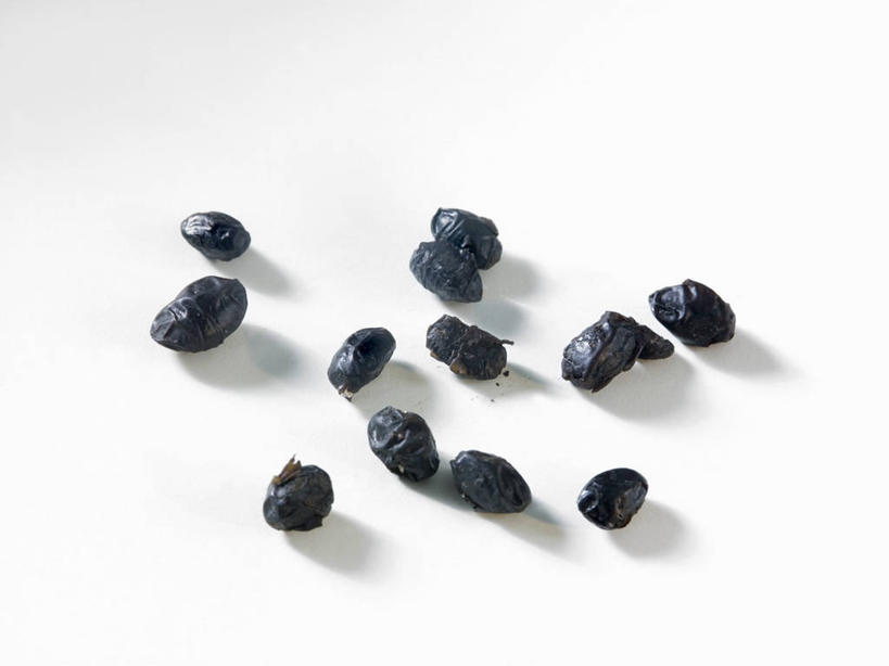 无人,横图,俯视,室内,特写,白天,白色背景,植物,桌面,桌子,豆,蔬菜,阴影,新鲜,反射,木制,影子,豆类,豆子,黑豆,食品,食物,木制品,摄影,有机食品,绿色食品,影棚,豆科,乌豆,乌大豆,彩图,高角度拍摄,影棚拍摄,拍摄