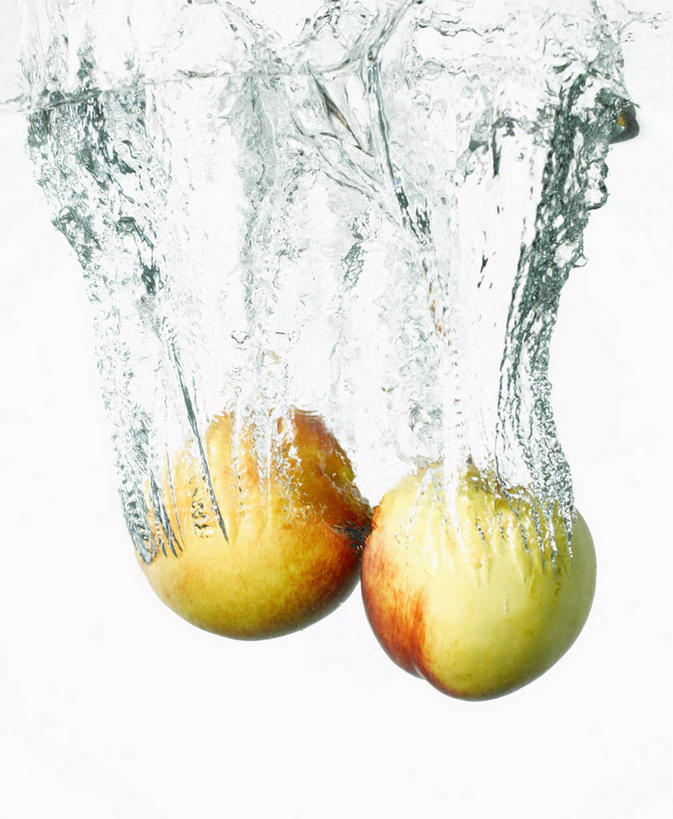 无人,竖图,室内,特写,白天,白色背景,正面,水,桃子,水果,阴影,飞溅,新鲜,溅,反射,液体,影子,水滴,生食,食品,果实,油桃,水珠,食物,两个,摄影,有机食品,绿色食品,影棚,喷洒,下降,降落,肺果,降低,下跌,下落,李光桃,彩图,影棚拍摄,拍摄