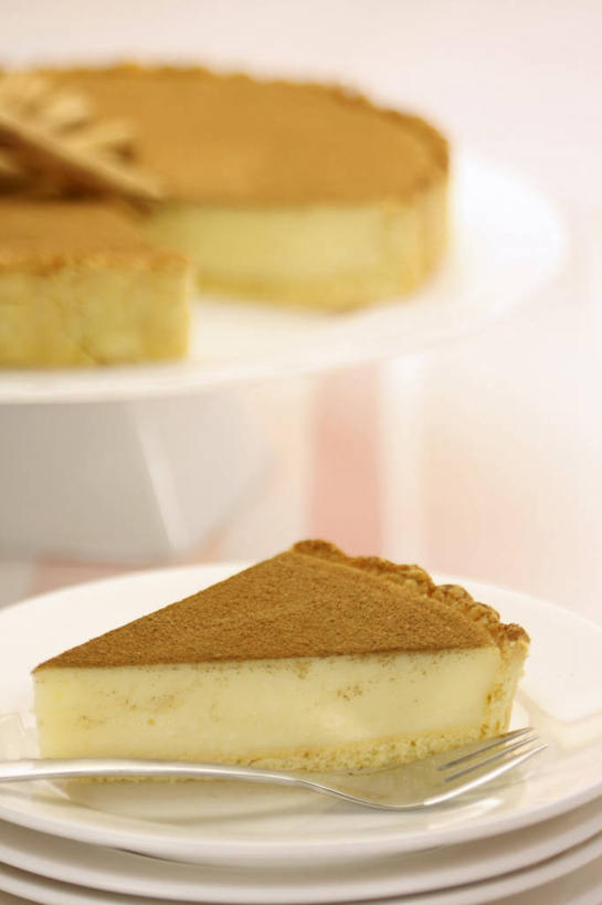 点心,无人,竖图,俯视,室内,特写,白天,下午茶,餐桌,桌子,餐具,切开,阴影,朦胧,模糊,反射,碟子,盘,影子,调味,香料,佐料,食品,肉桂,食物,糕点,白色,盘子,碟,切,餐台,配料,横截面,剖面,桂皮,切面,作料,官桂,牡桂,筒桂,香桂,玉桂,蛋糕台,截面,截面图形,彩图,高角度拍摄,蛋糕